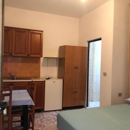 Vila Osmenaj Rent Room Or Apartment Vlorë Exteriör bild