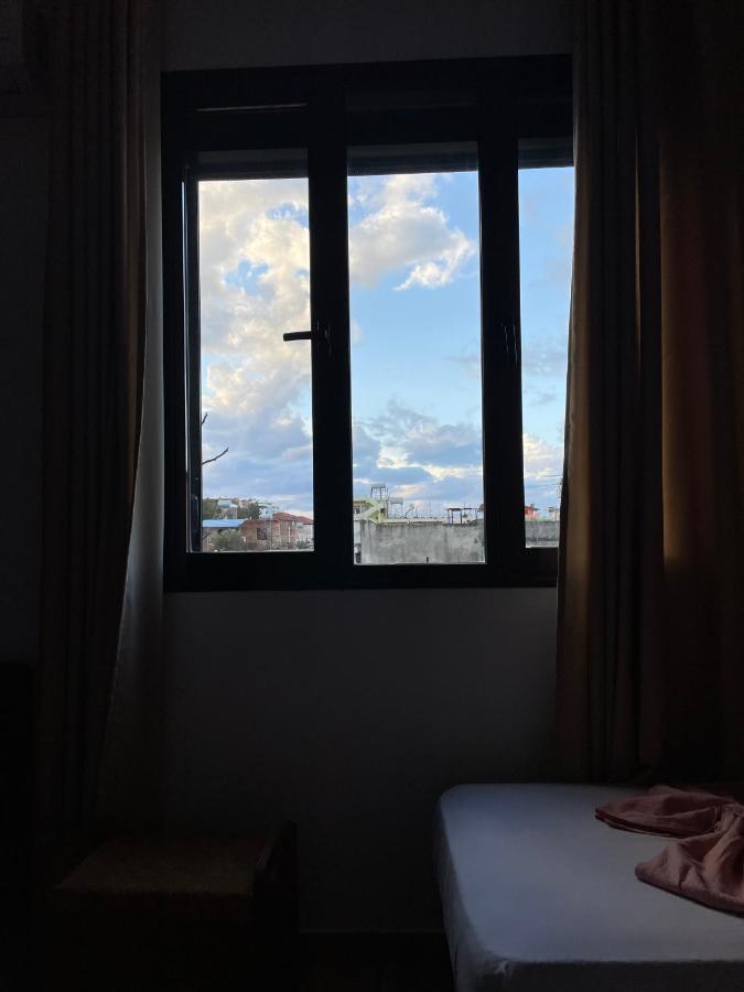 Vila Osmenaj Rent Room Or Apartment Vlorë Exteriör bild