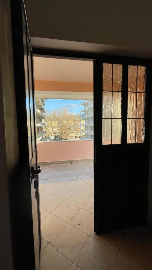Vila Osmenaj Rent Room Or Apartment Vlorë Exteriör bild