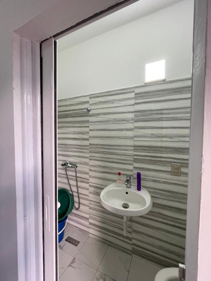 Vila Osmenaj Rent Room Or Apartment Vlorë Exteriör bild
