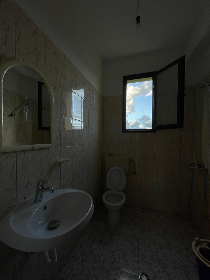 Vila Osmenaj Rent Room Or Apartment Vlorë Exteriör bild