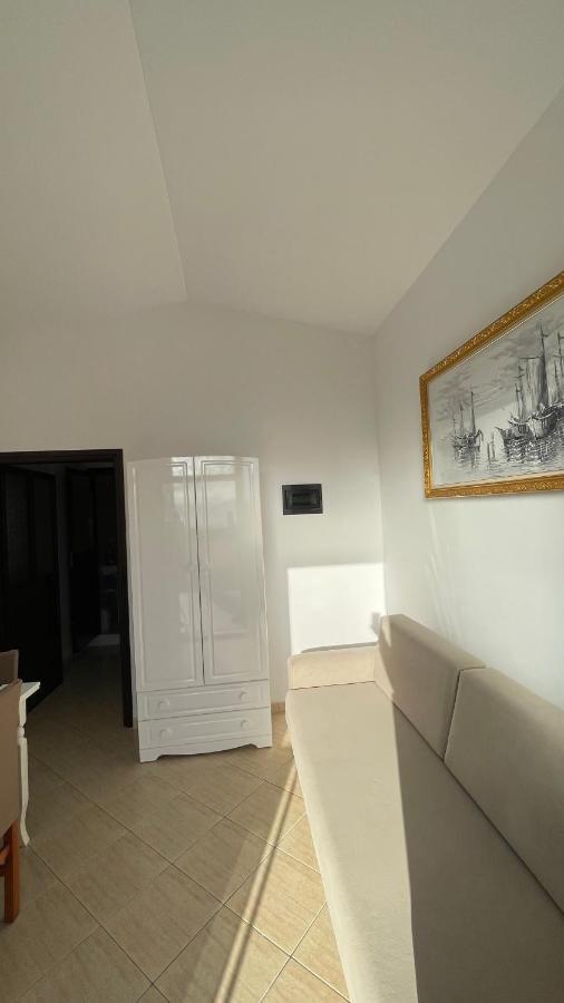 Vila Osmenaj Rent Room Or Apartment Vlorë Exteriör bild