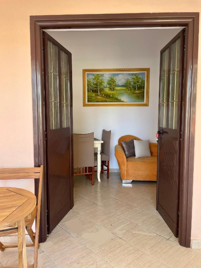 Vila Osmenaj Rent Room Or Apartment Vlorë Exteriör bild