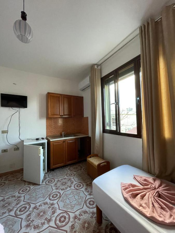 Vila Osmenaj Rent Room Or Apartment Vlorë Exteriör bild