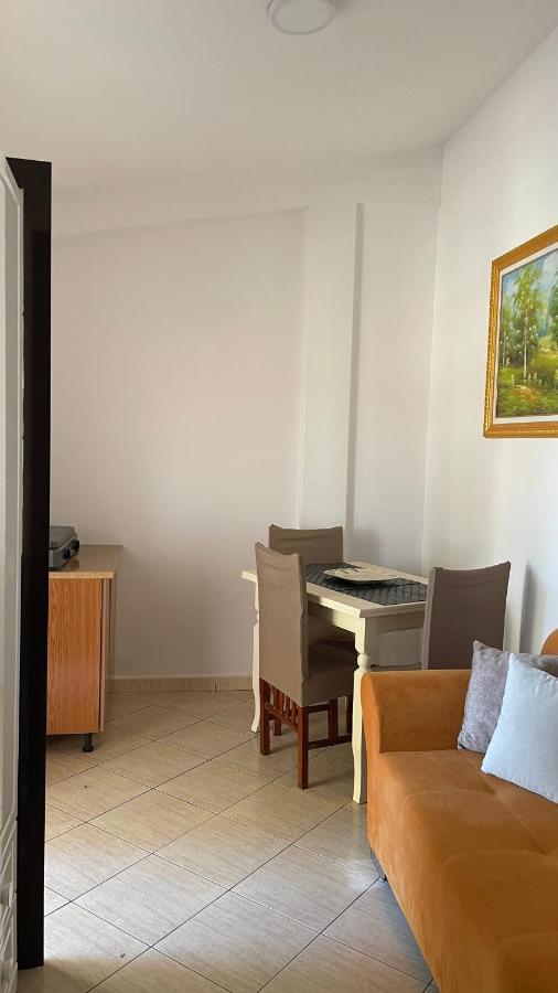 Vila Osmenaj Rent Room Or Apartment Vlorë Exteriör bild